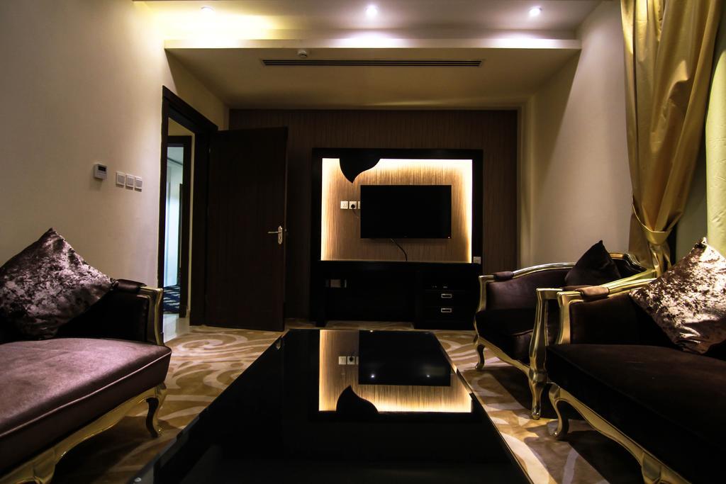 Rest Night Serviced Apartments- Alhamra Riyadh Værelse billede A living room in a house in India