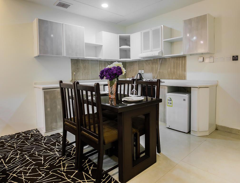 Rest Night Serviced Apartments- Alhamra Riyadh Eksteriør billede A kitchen in a serviced apartment in Cairo, Egypt