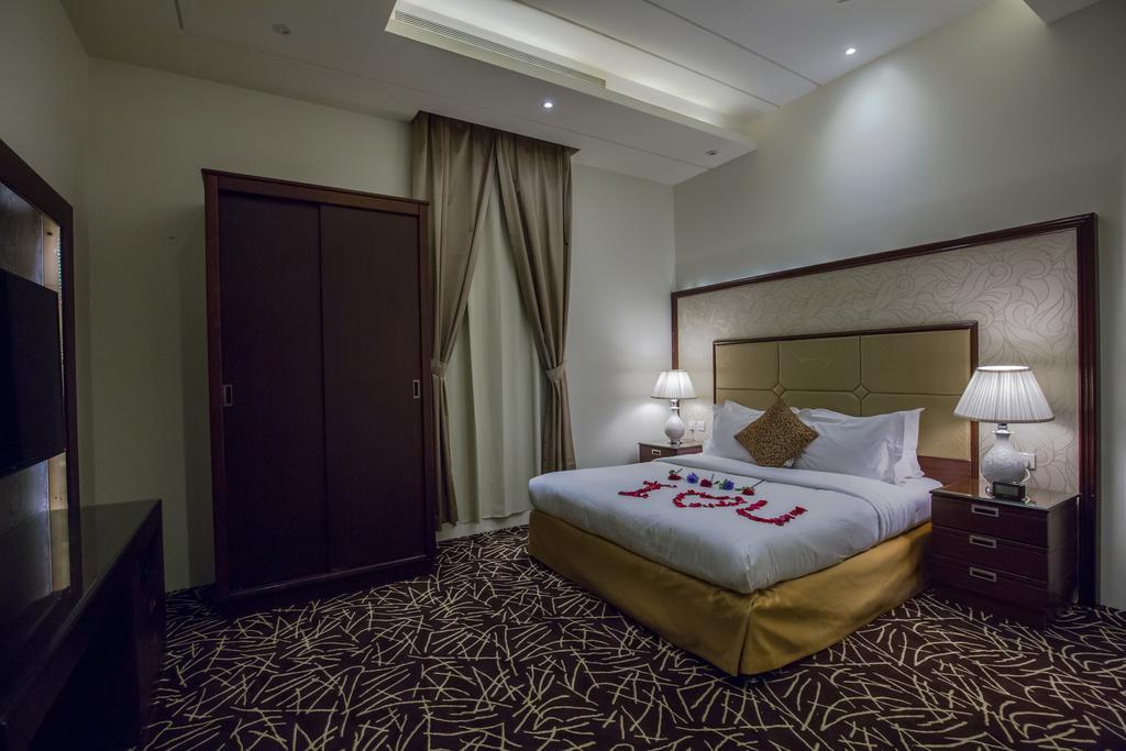 Rest Night Serviced Apartments- Alhamra Riyadh Eksteriør billede A bedroom at the hotel