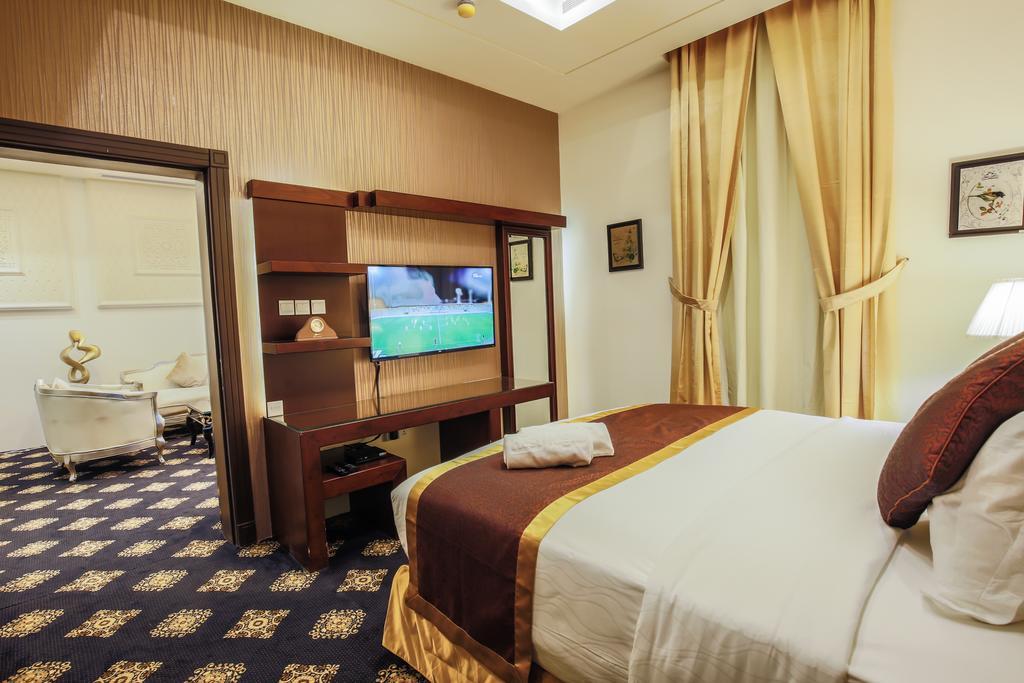 Rest Night Serviced Apartments- Alhamra Riyadh Eksteriør billede A bedroom in the hotel