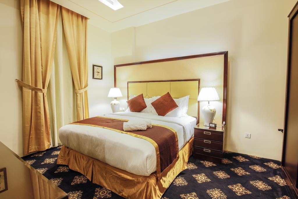 Rest Night Serviced Apartments- Alhamra Riyadh Eksteriør billede A bedroom at the hotel