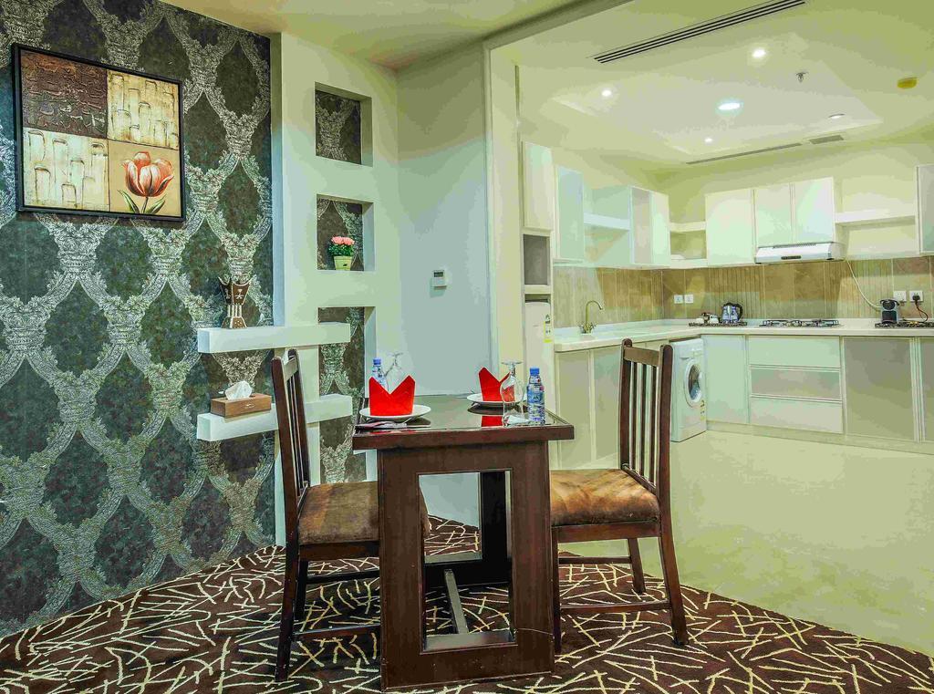 Rest Night Serviced Apartments- Alhamra Riyadh Eksteriør billede A kitchen in a hotel suite