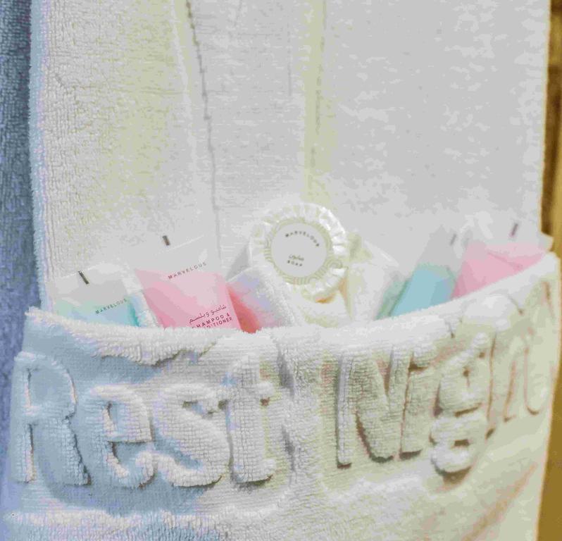 Rest Night Serviced Apartments- Alhamra Riyadh Eksteriør billede A basket of toiletries
